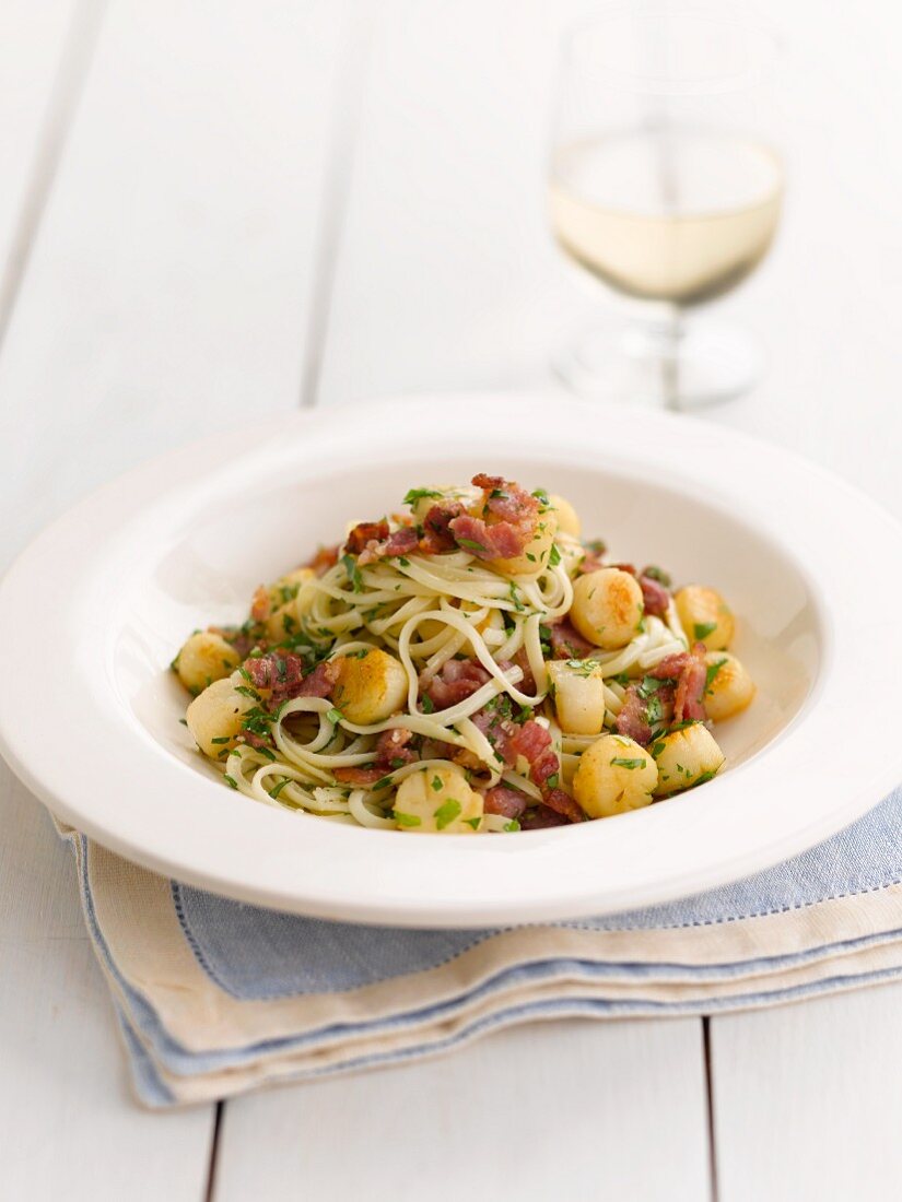 Linguine mit Jakobsmuscheln und Bacon