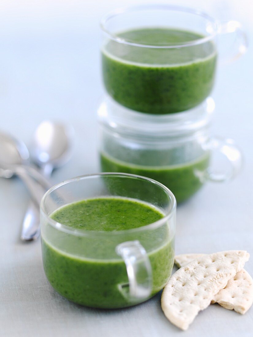 Watercress soup and crackers