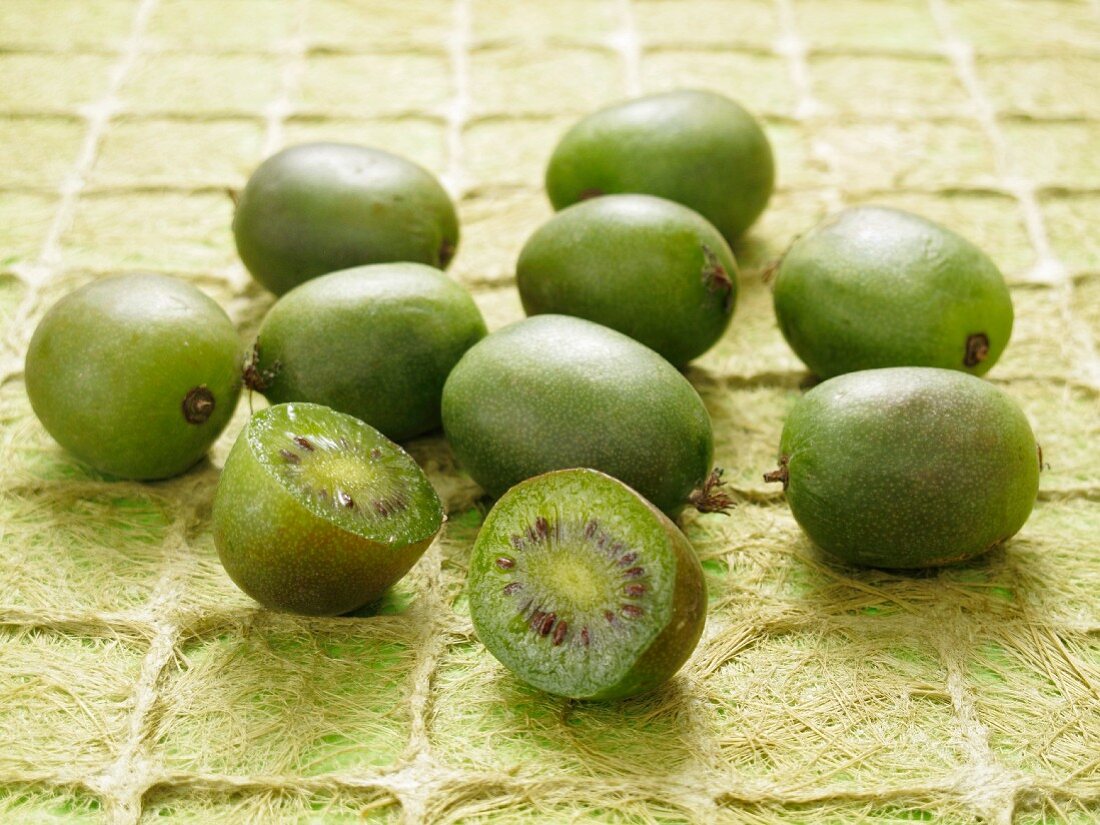 Mini kiwis, whole and halved