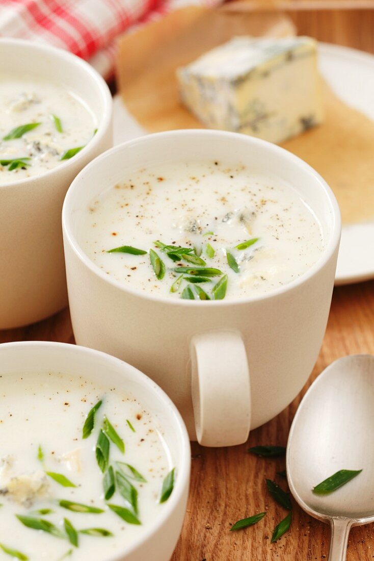 Cauliflower soup with blue cheese
