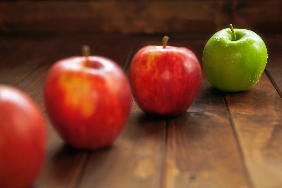 Red apples and one green apples