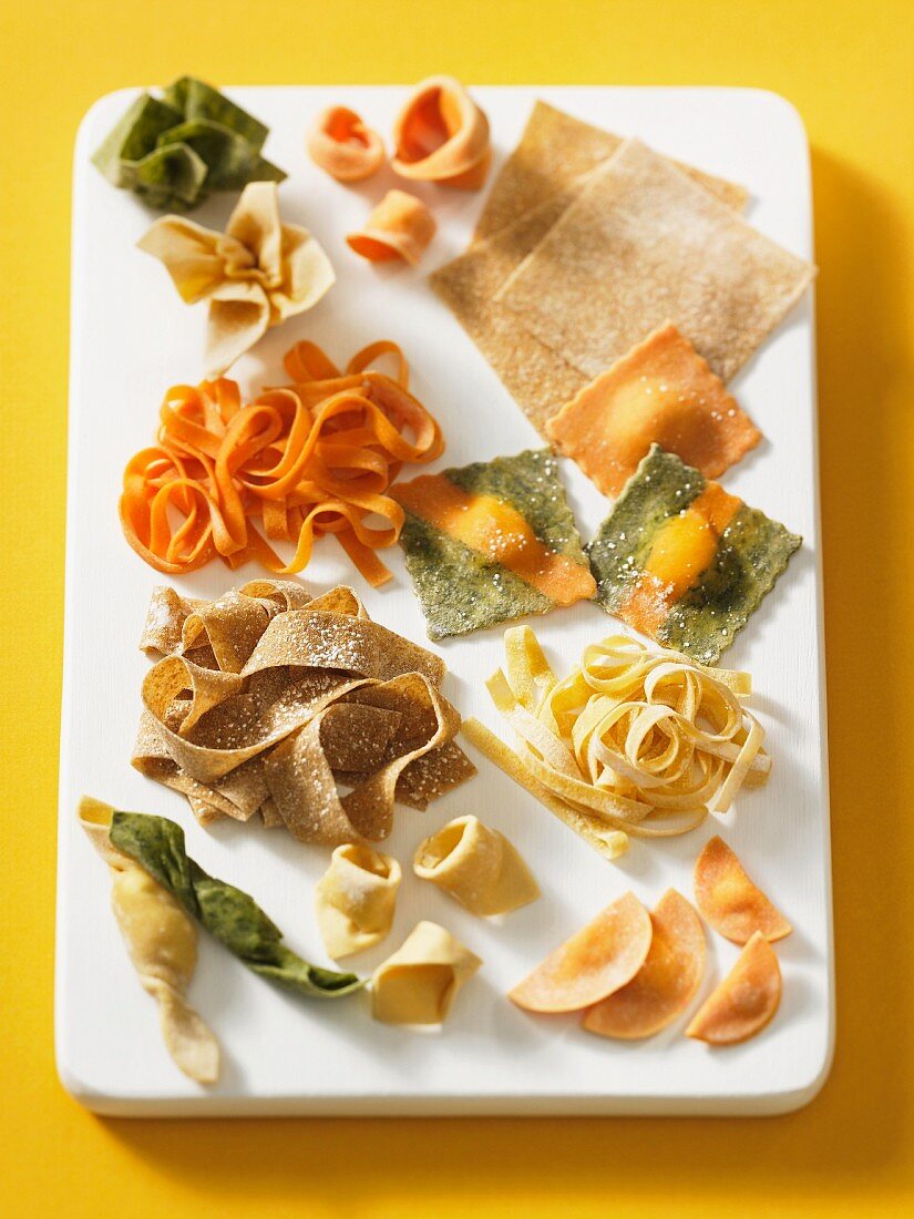 Various types of homemade pasta (seen from above)