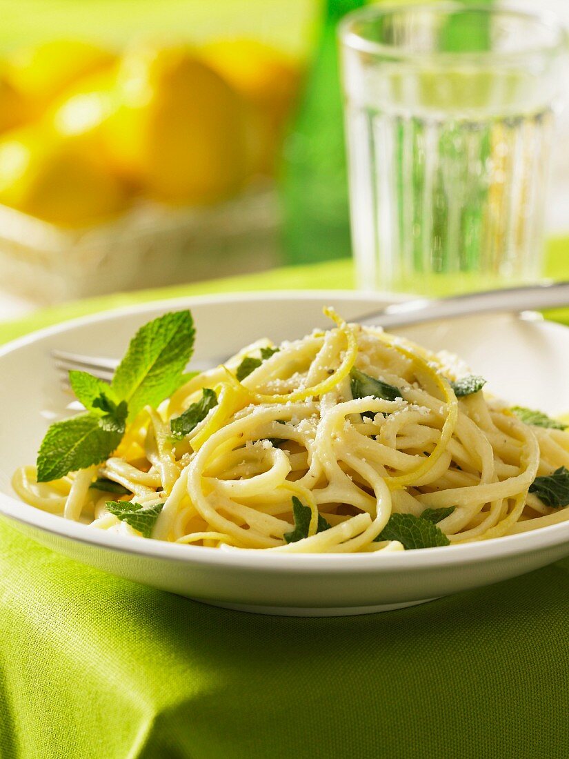 Linguine with lemon and mint