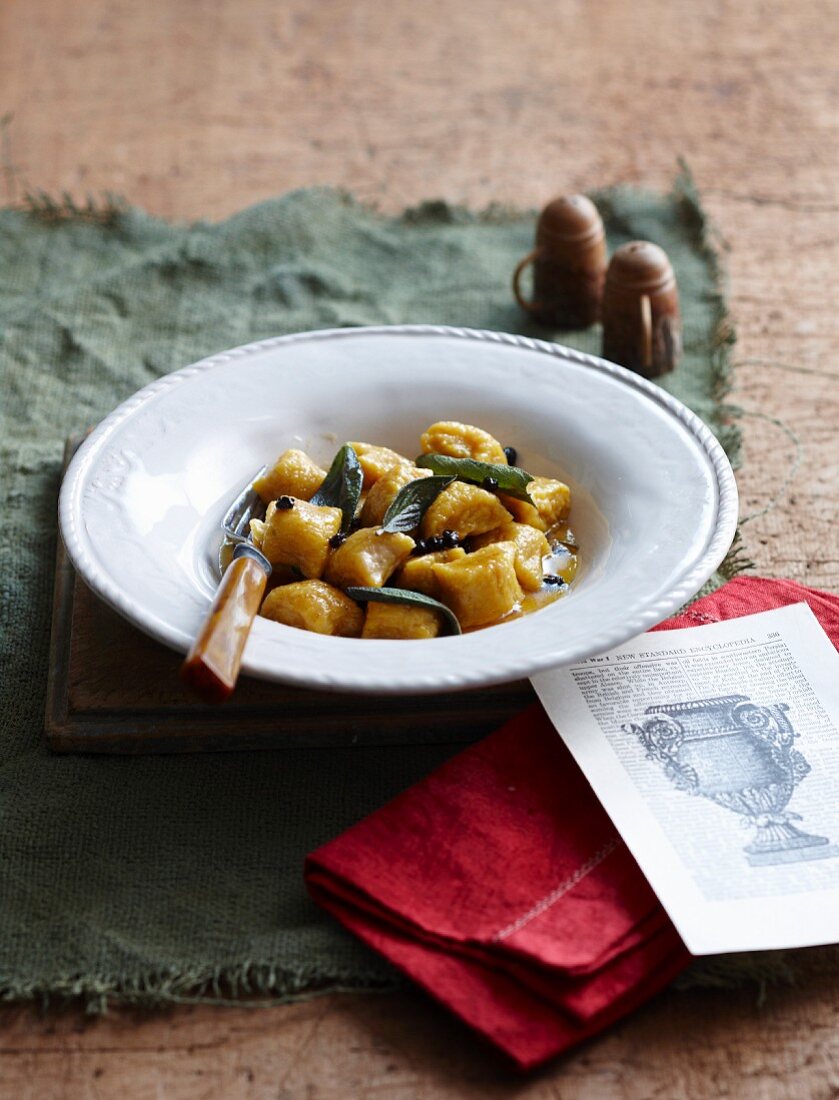 Gnocchi di zucca alla salvia (pumpkin gnocchi with sage butter)