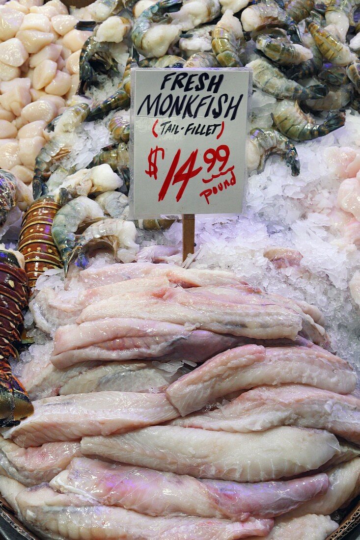Seeteufelfilets auf dem Pike Place Fischmarkt, Seattle, USA