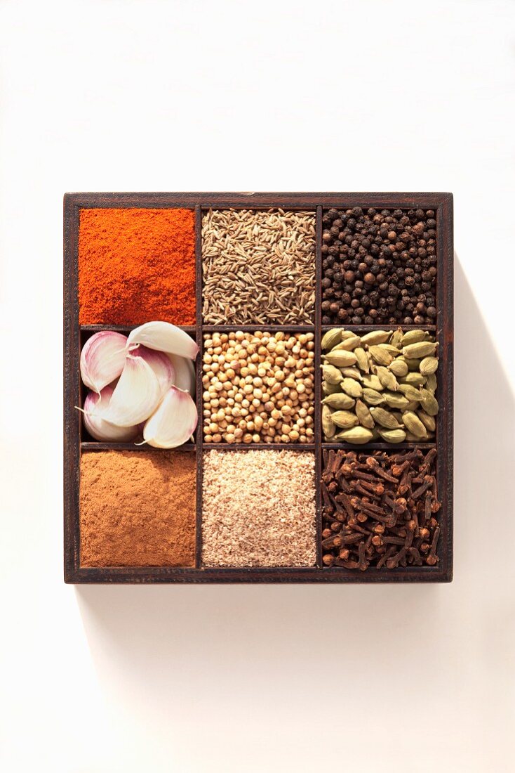 Ingredients for baharat (a spice mixture from the Eastern Mediterranean region and the Arab region)
