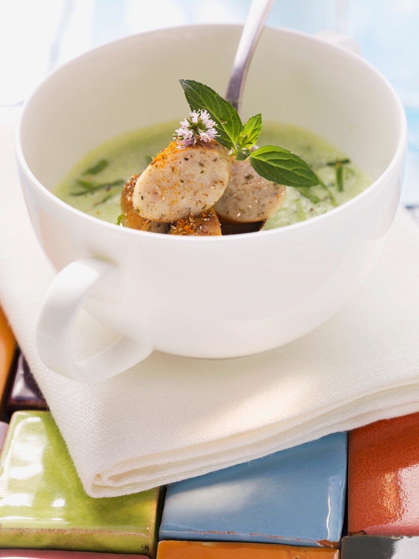 Pea soup with mint and sausages
