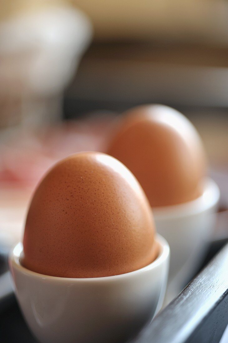 Zwei Eier im Eierbecher