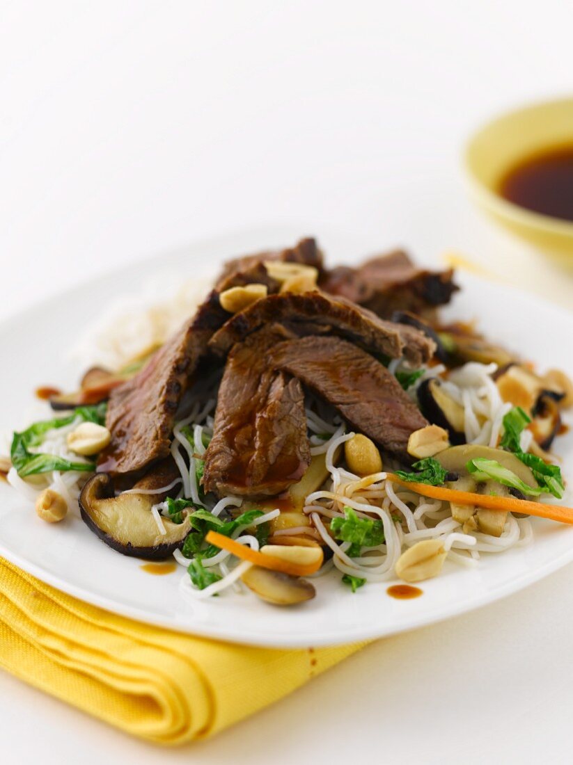 Beef fillet with peanuts on rice noodles (Asia)