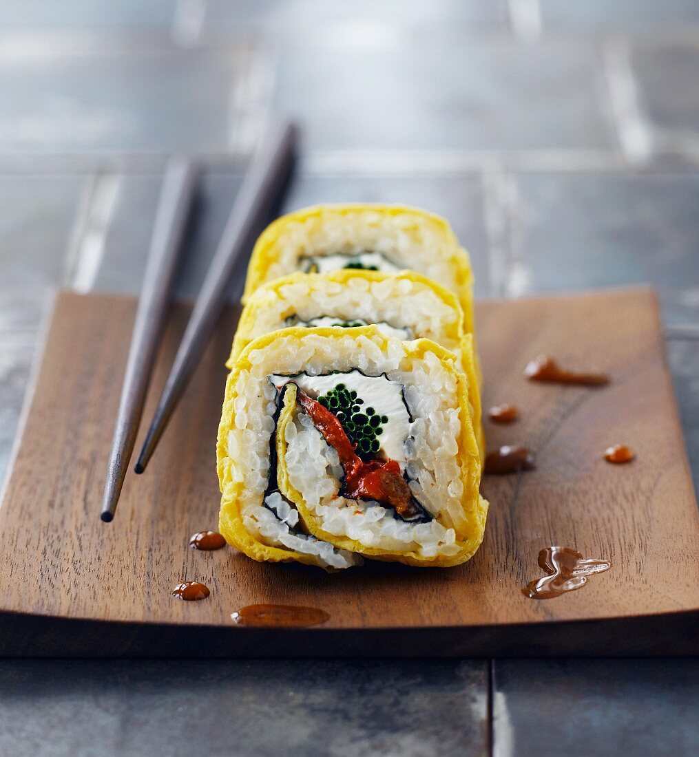 Maki sushi with omelette