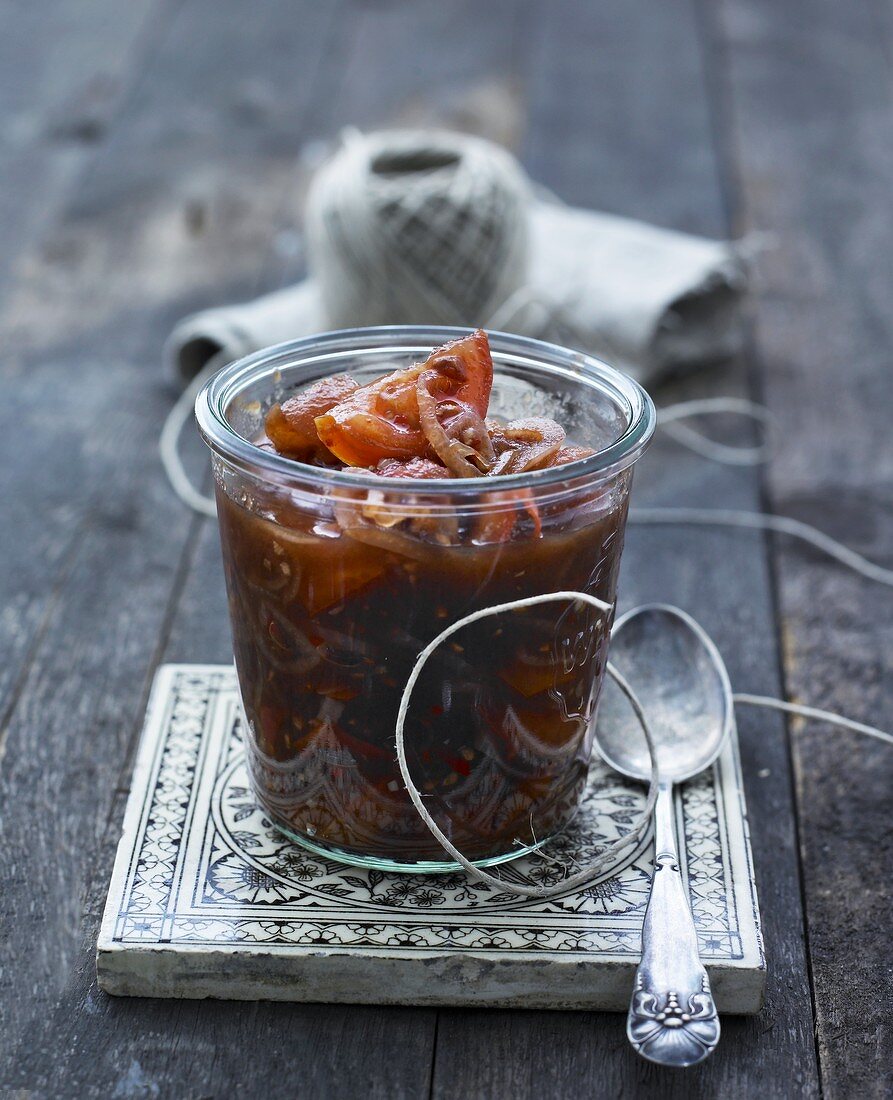 Preserved tomatoes with onions