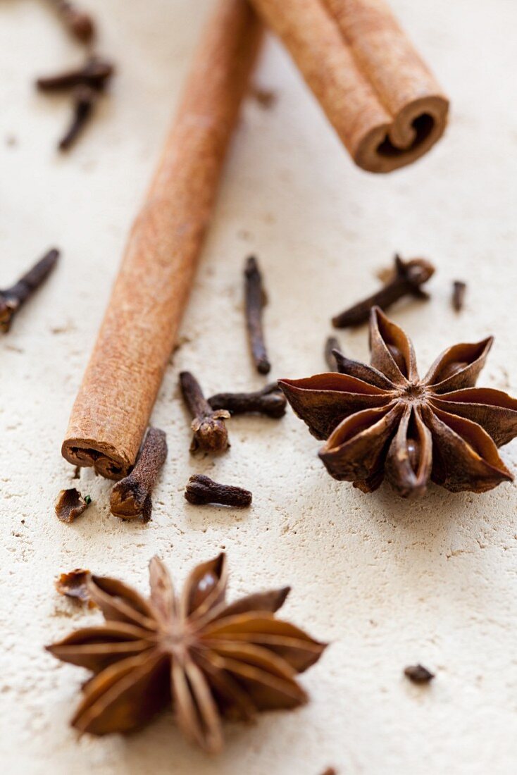 Star anise, cloves and cinnamon sticks