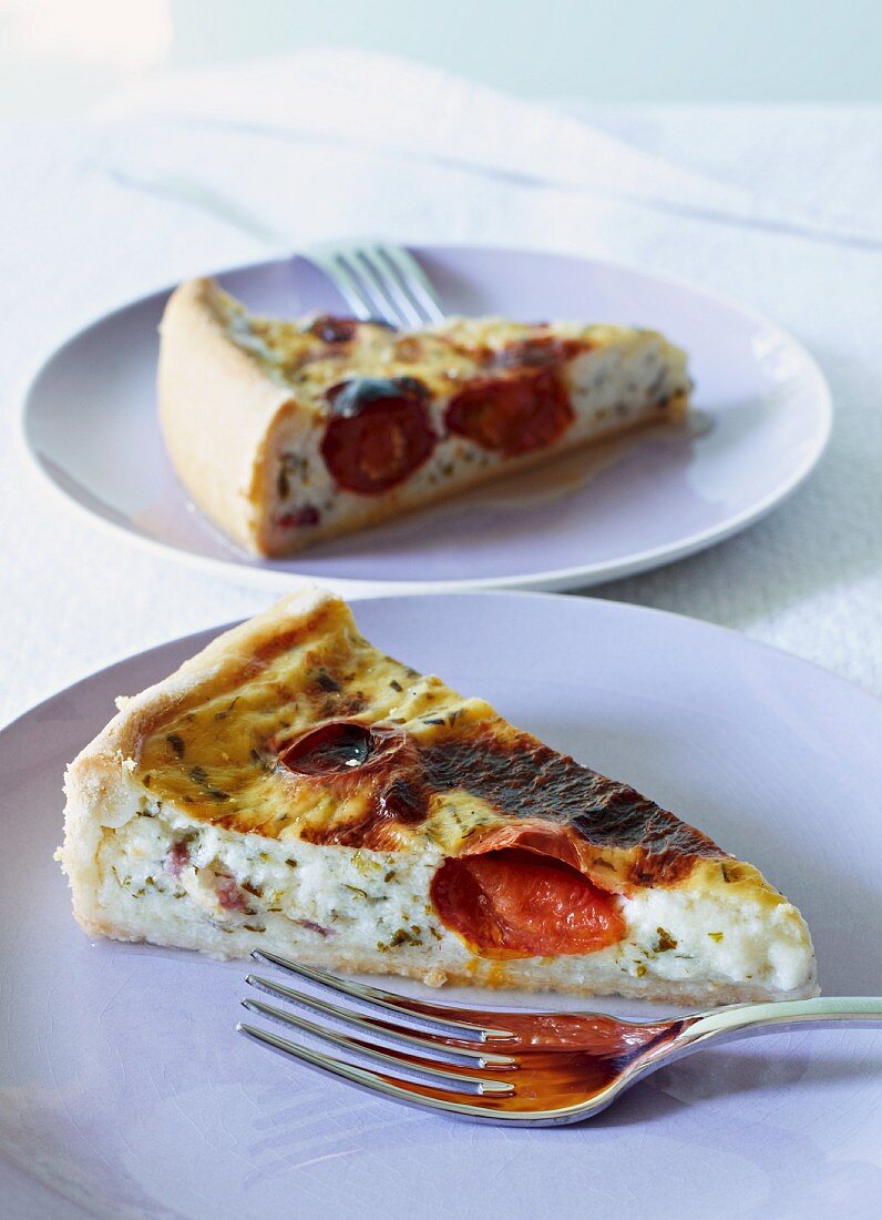 Semolina tart with herbs and tomatoes