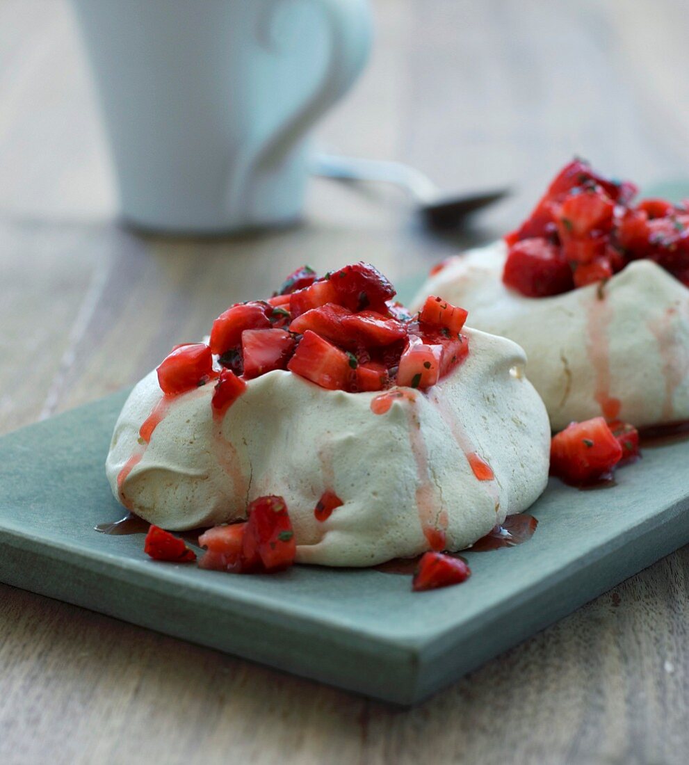Meringues topped with strawberries (Scandinavia)