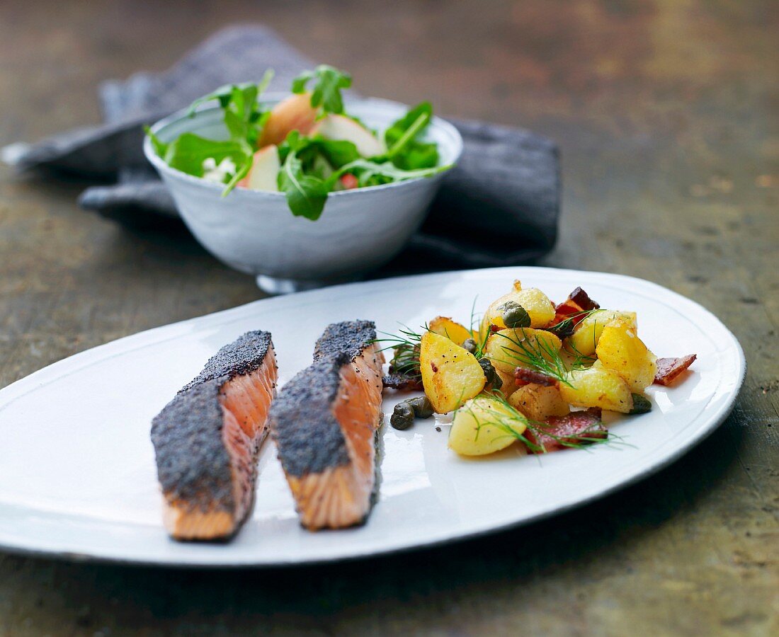 Salmon fillets with potatoes and capers