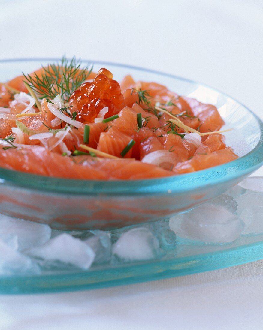 Salmon tartar with caviar and onions