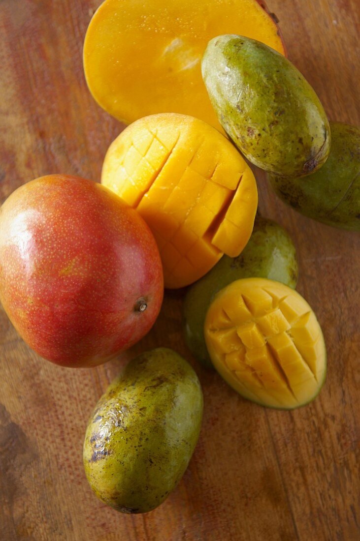 Fresh mangos on a wooden surface