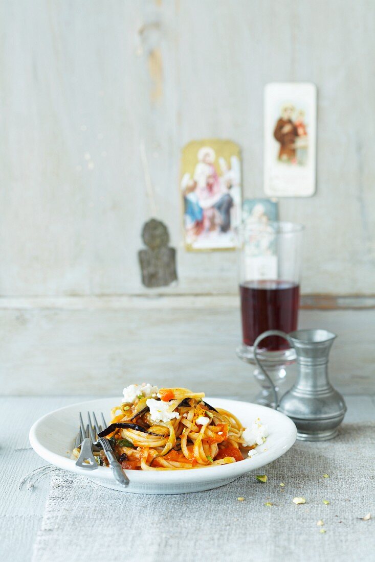Linguine with aubergines, tinned tomatoes and goat's cream cheese
