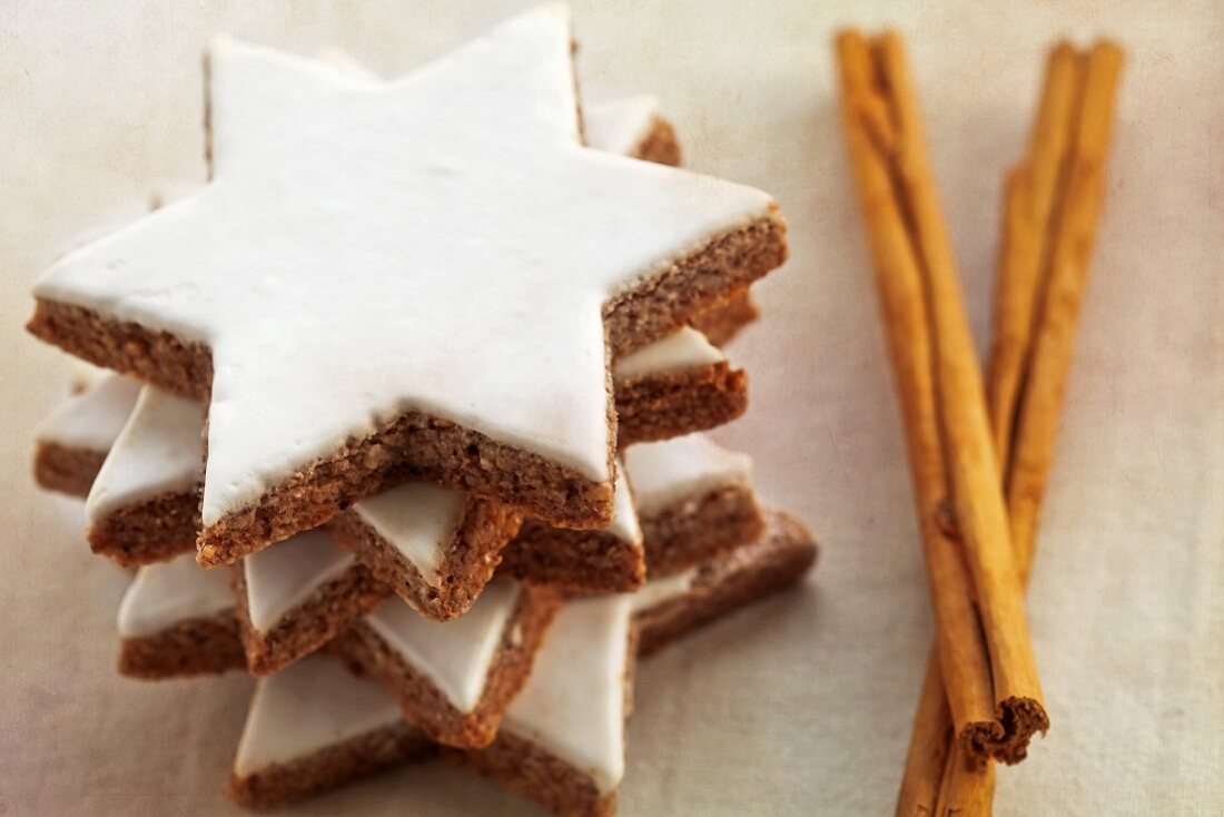 A stack of cinnamon stars with cinnamon sticks