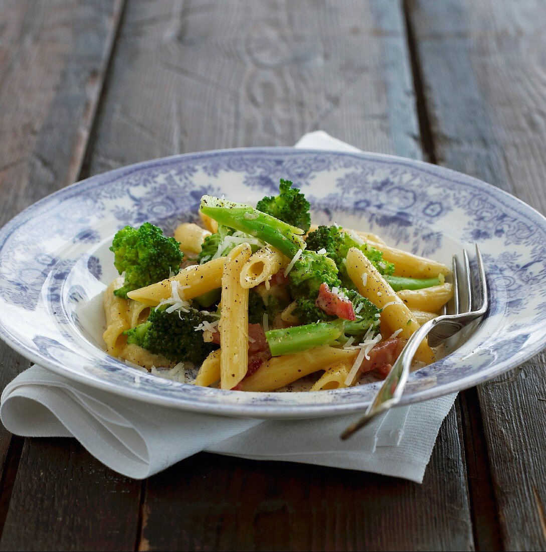 Penne with bacon and broccoli