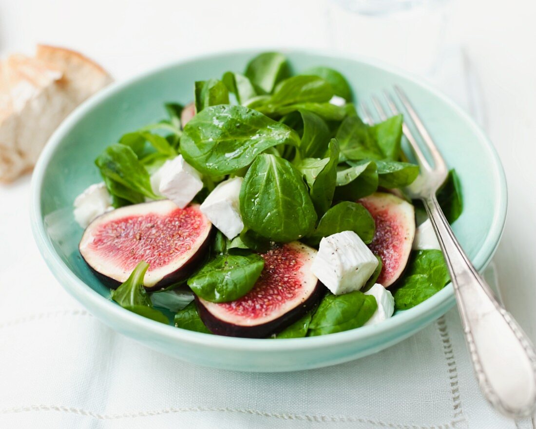 Feldsalat mit Feigen und Schafskäse