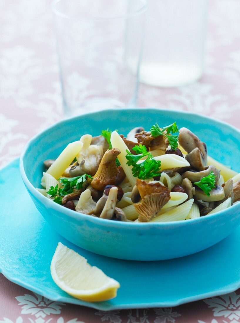 Penne mit Pilzen und Petersilie