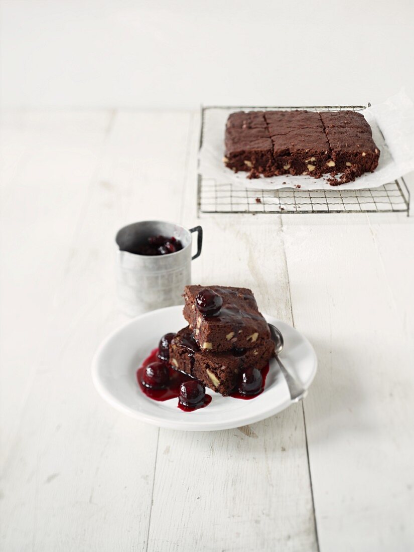 Brownies with warm cherries