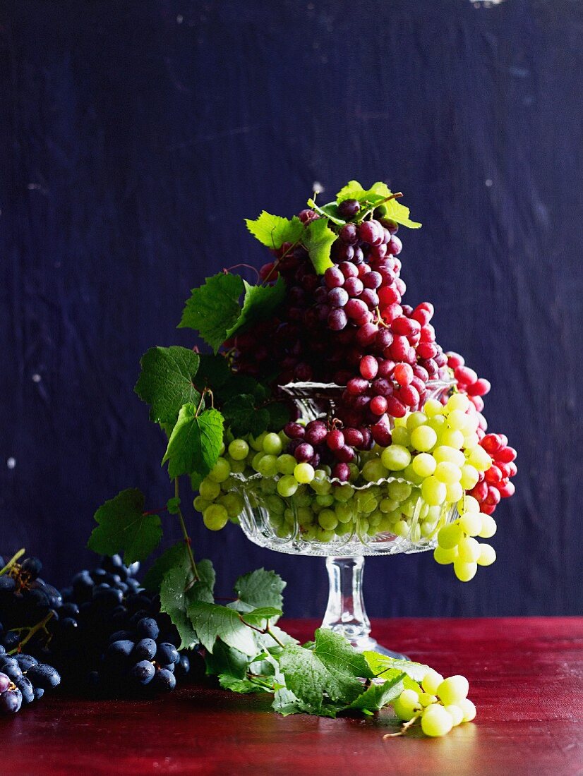 Red and green grapes