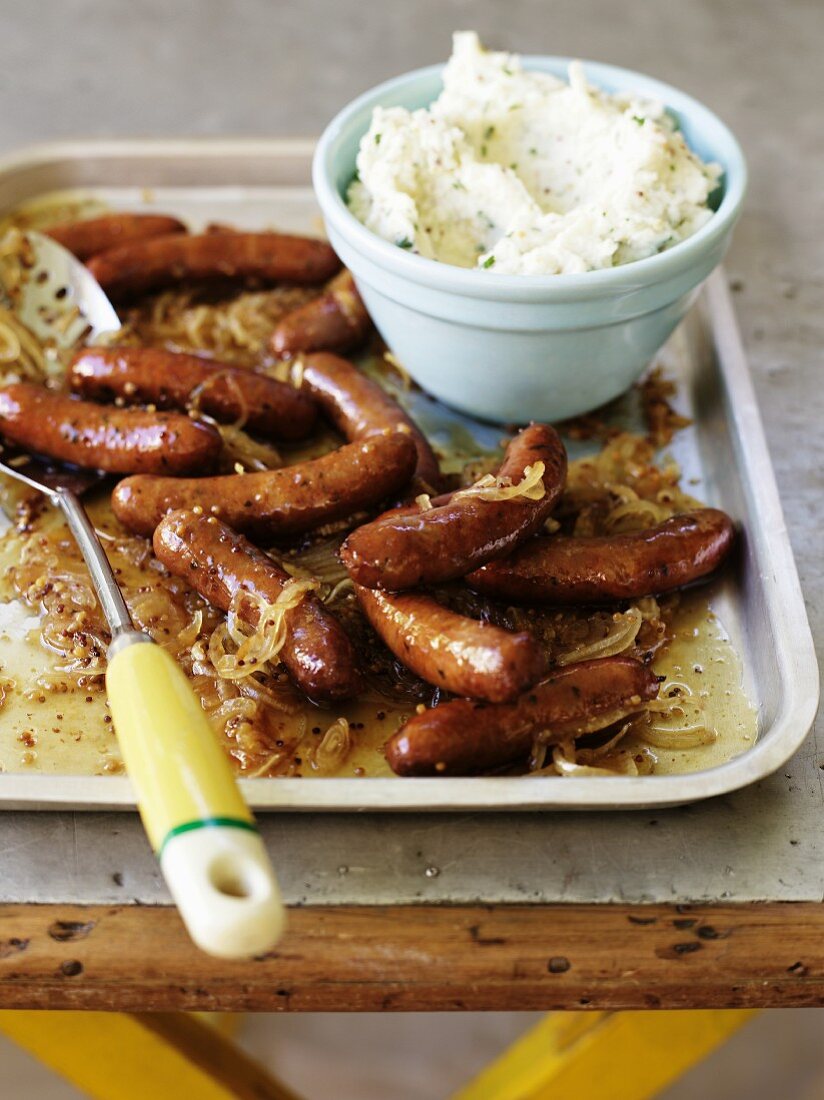 Fried sausages with mashed potatoes