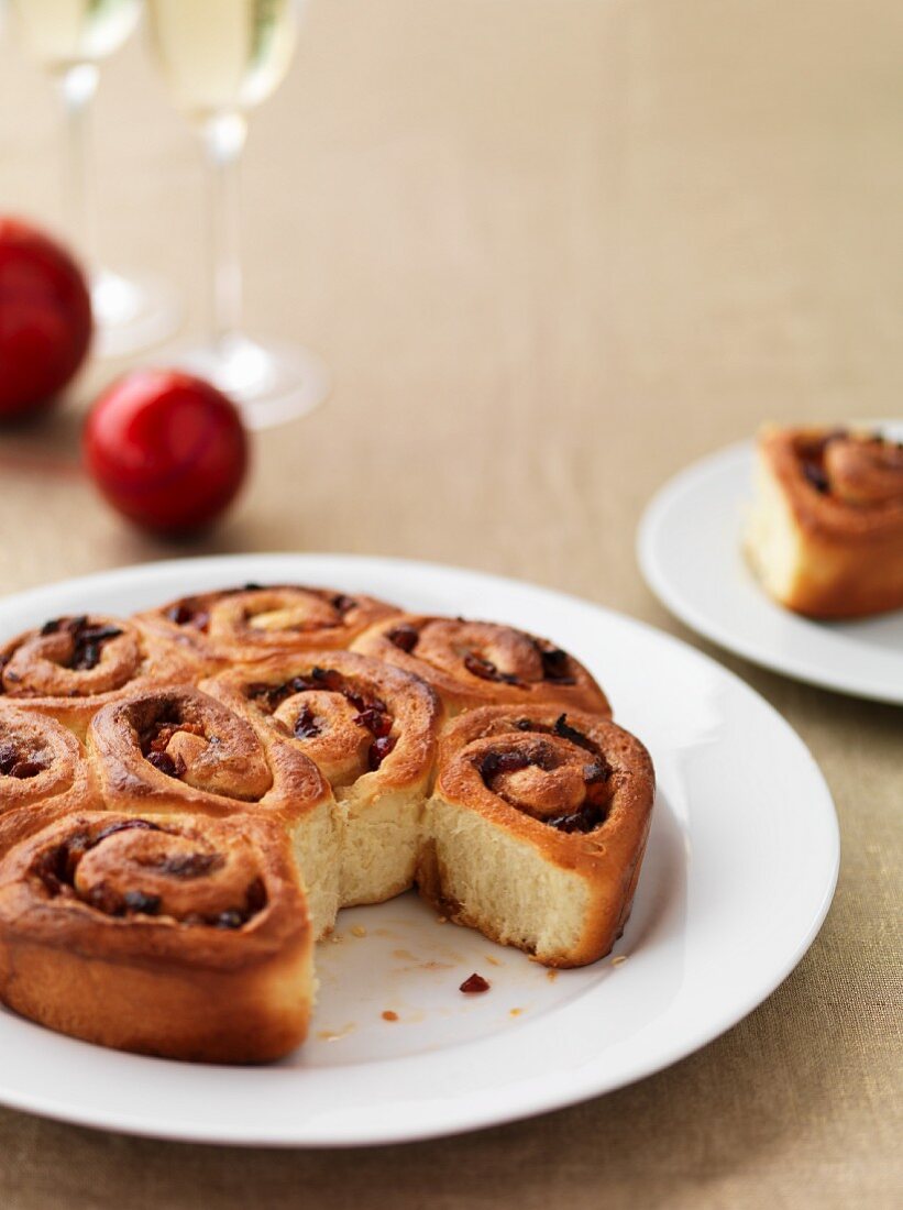 A fruit bun wreath for Christmas