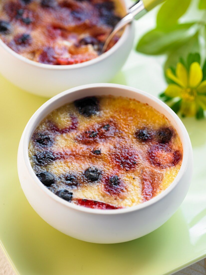 Creme brulee with blueberries