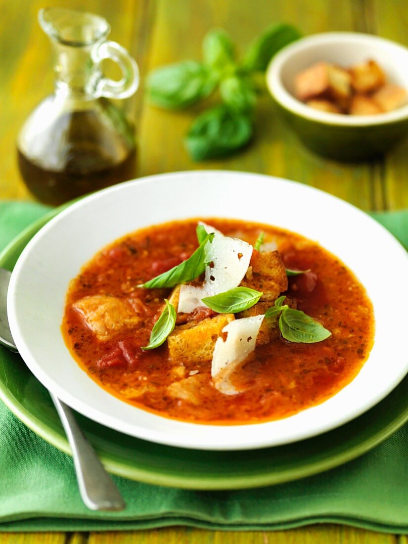 Zuppa di pomodori (Tomatensuppe mit Croûtons, Italien)