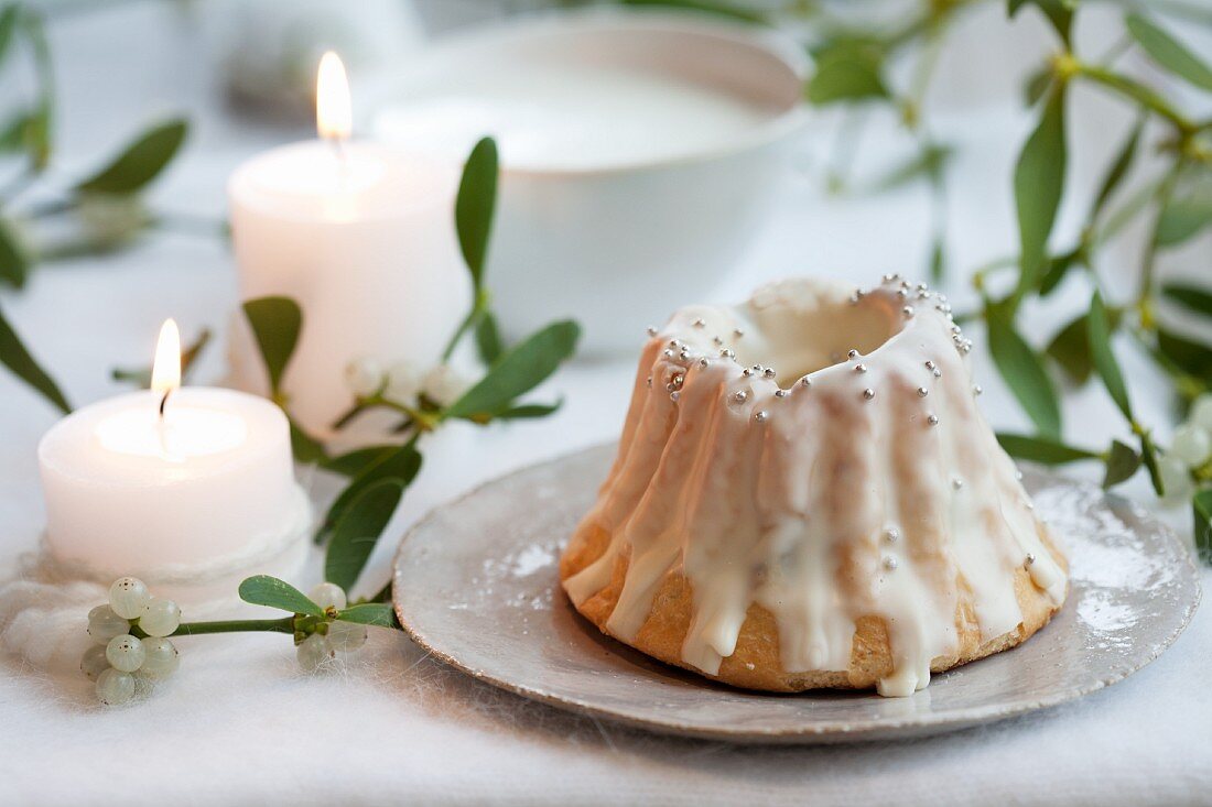 A mini Bundt Cake with icing sugar