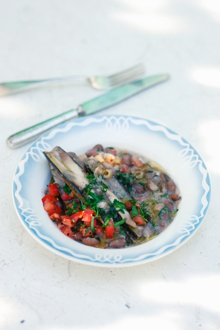 Fagioli e conchiglie (bean stew with mussels)