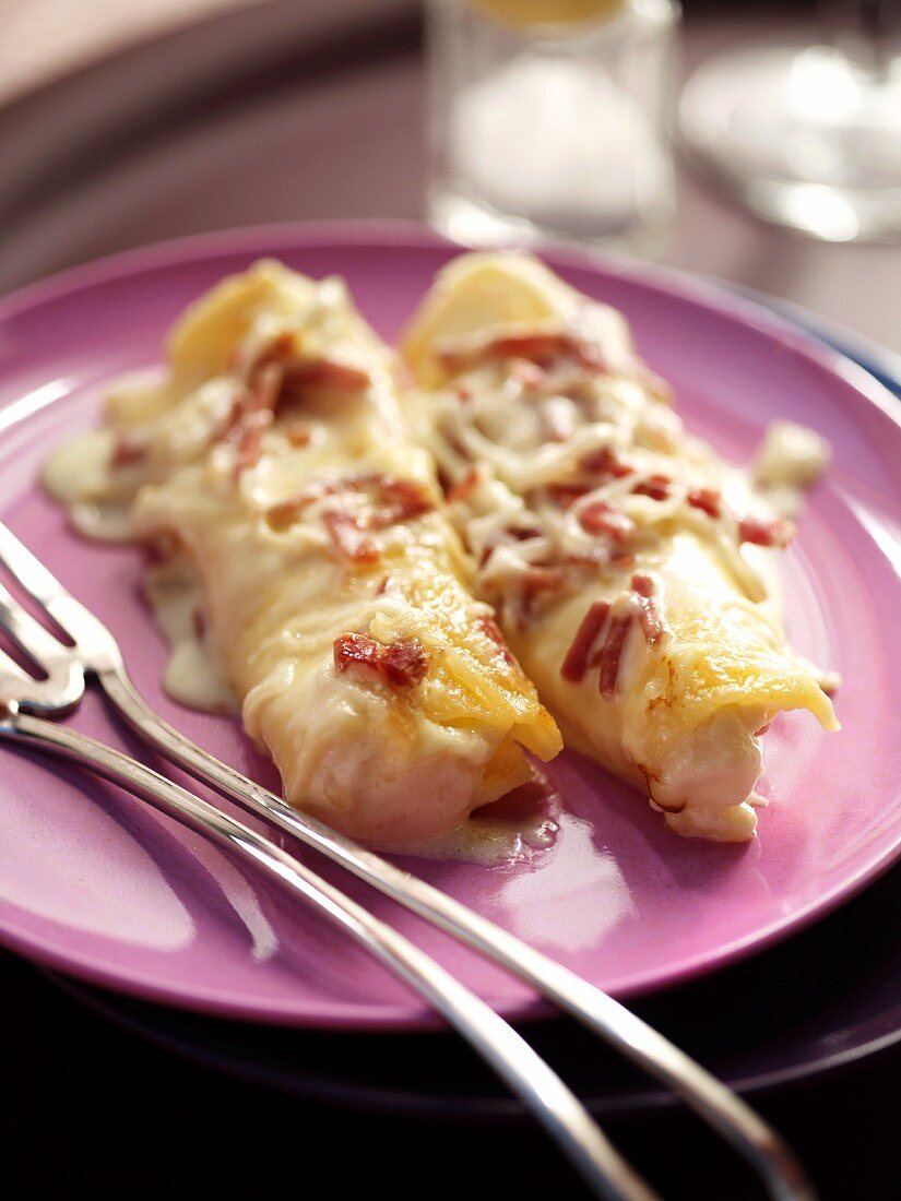 Cannelloni with cheese and bacon