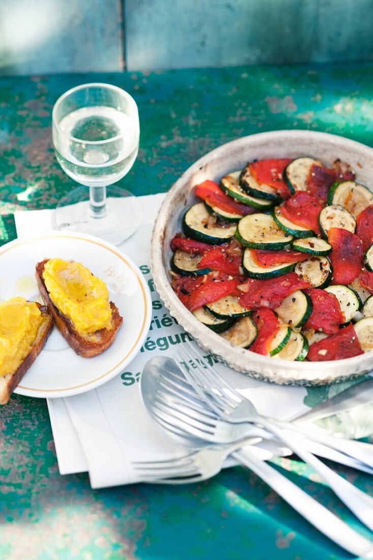 A gratinated courgette and pepper medley