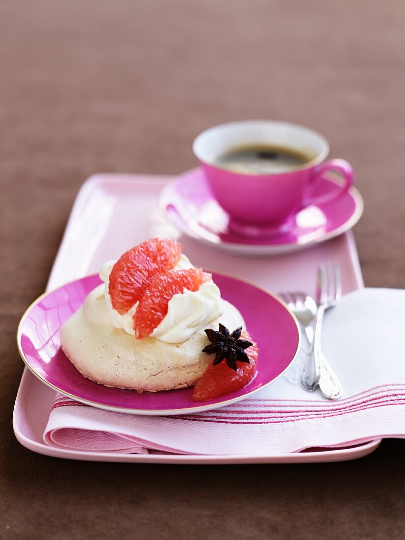 Vanilla meringues with cream and pink grapefruit