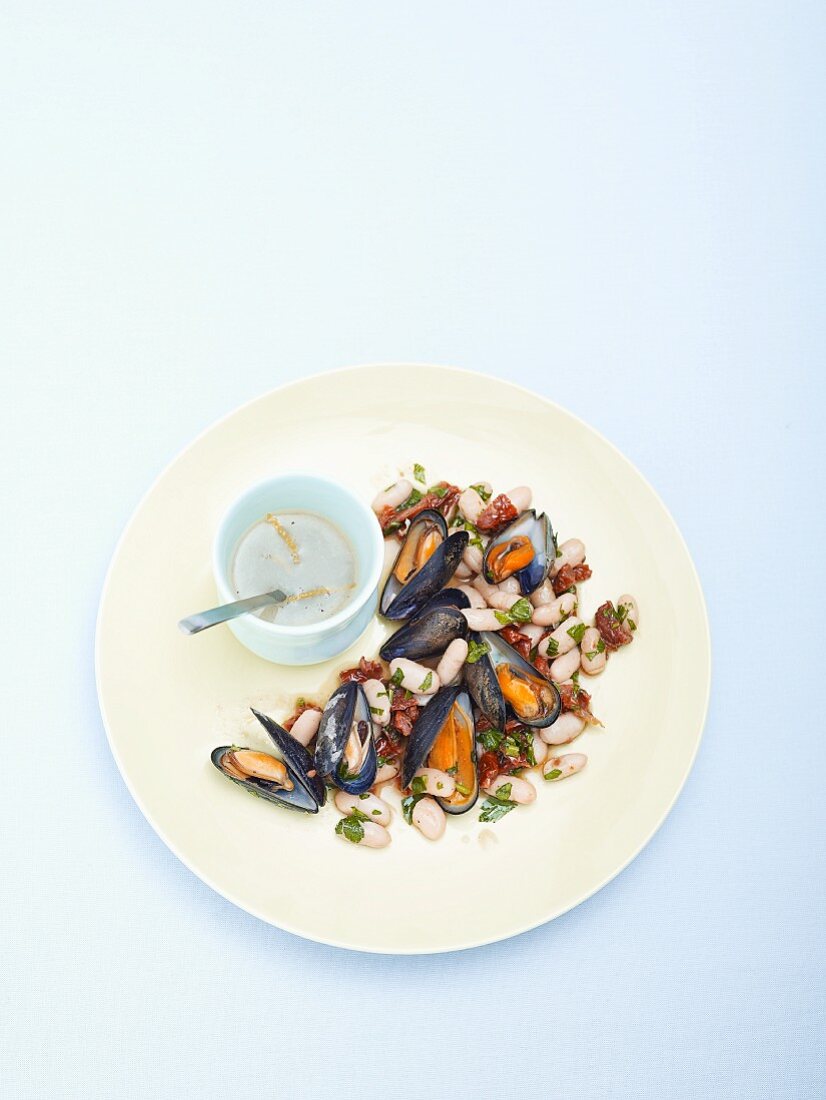 White bean salad with mussels