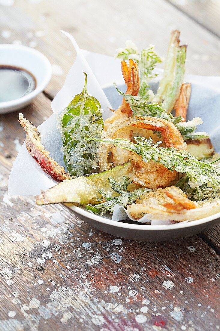 Tempura (vegetables, shrimp and herbs, Japan)