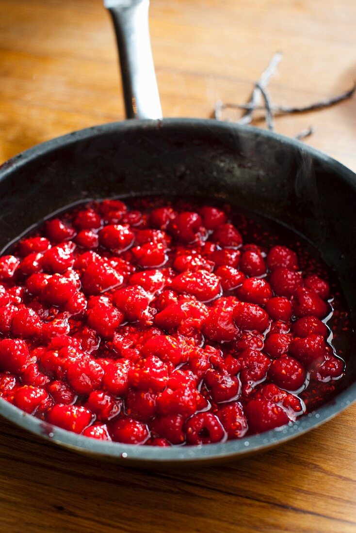 Cooking raspberry marmalade