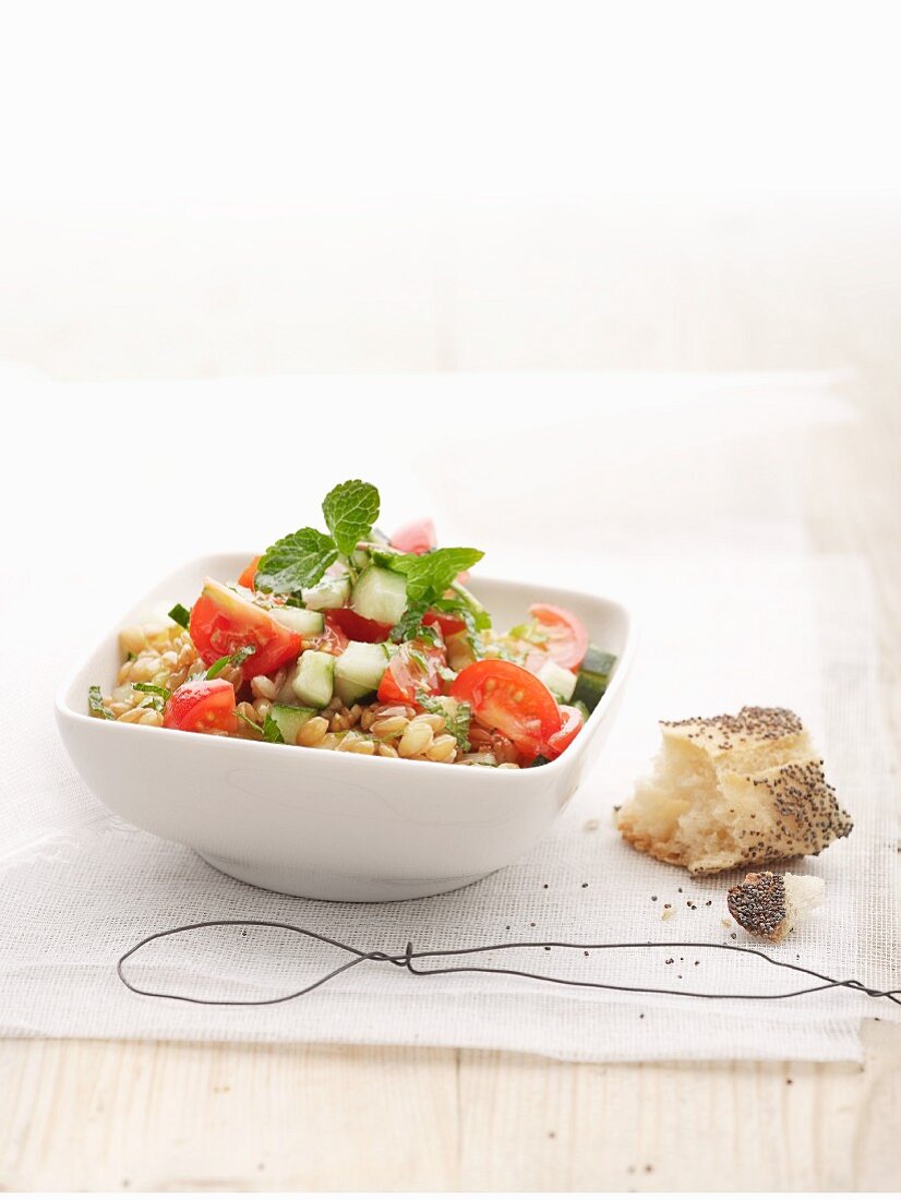 Spelt salad with tomatoes, cucumbers and mint