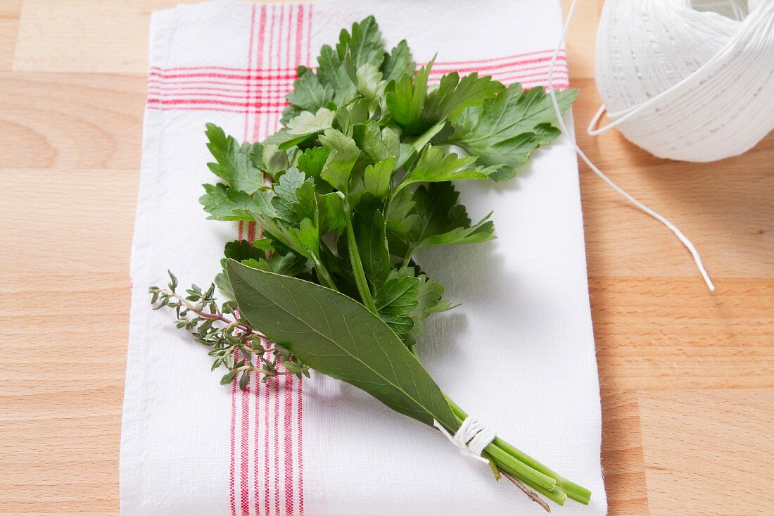 Bouquet garni (bundle of herbs)