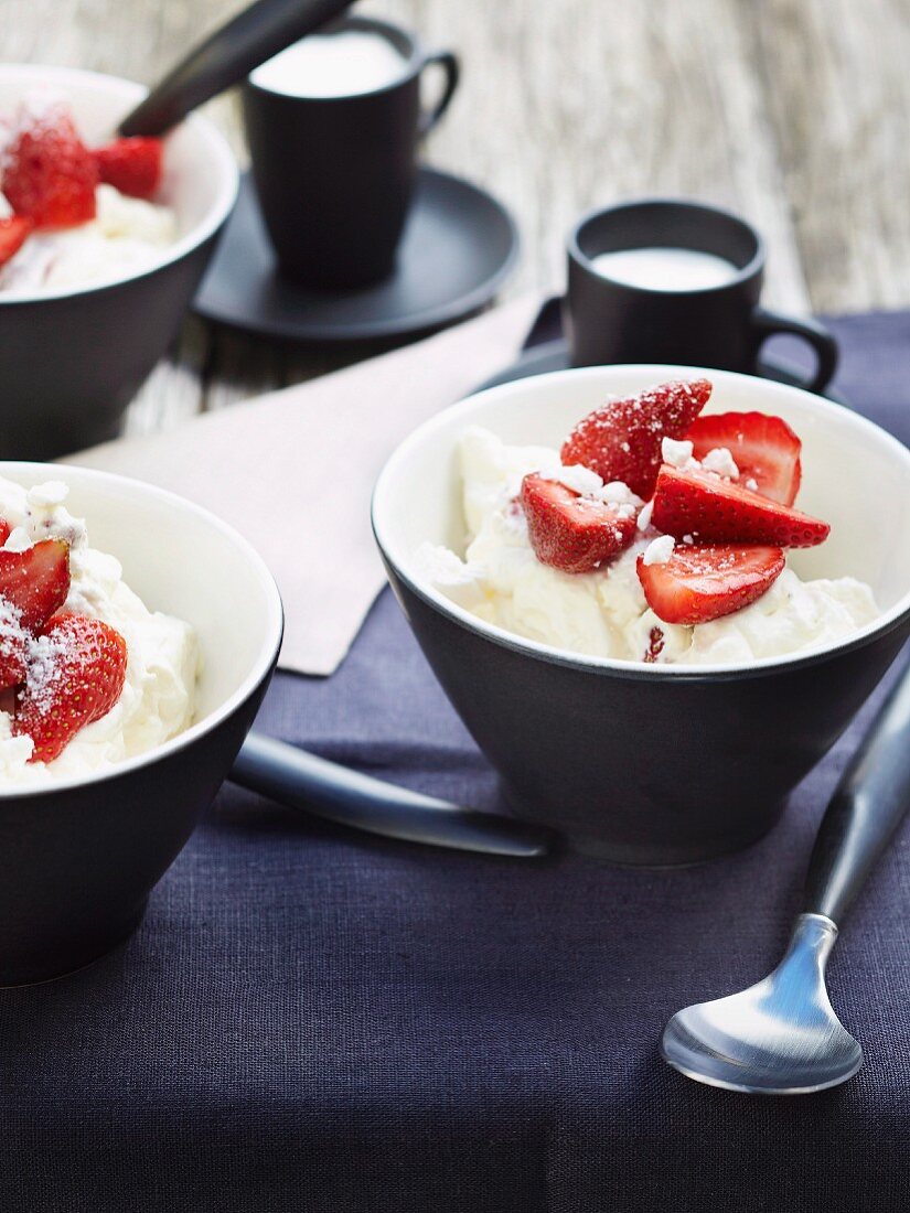 Eton Mess (Erdbeerdessert mit Baiser, England)