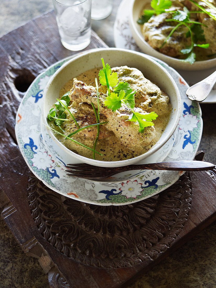 Green chicken curry with coriander