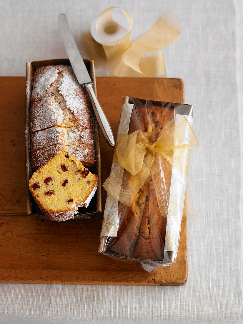 Almond and cranberry cake