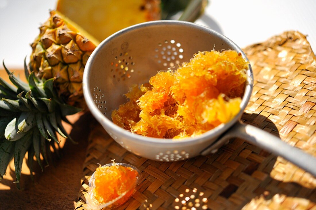 Süssigkeit aus gekochter gemahlener Ananas (Asien)