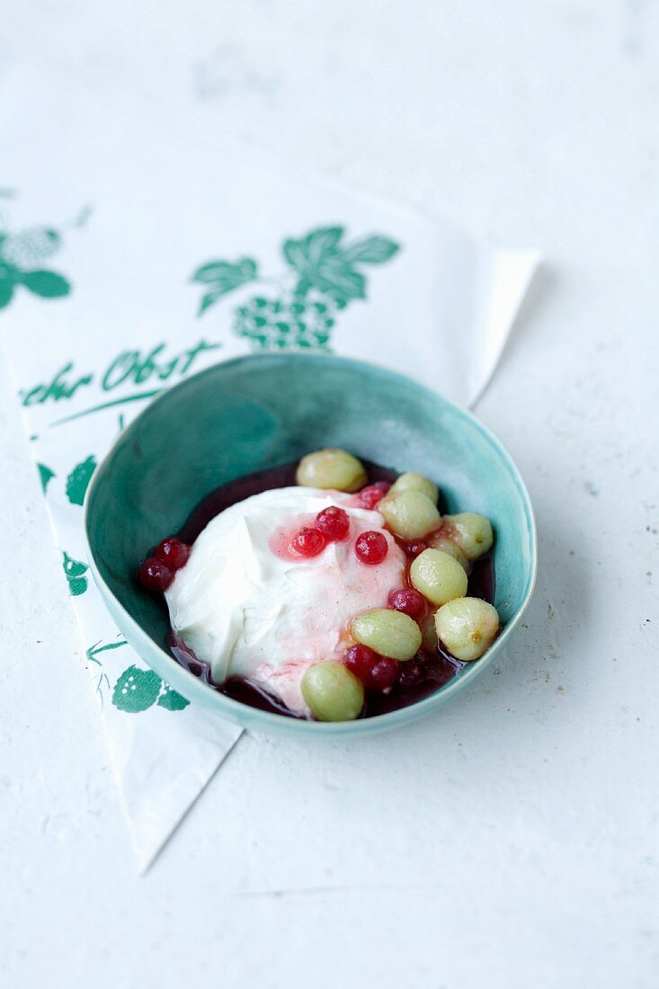 Gooseberry compote with quark