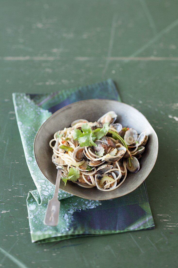 Spaghetti vongole with Asian aromas