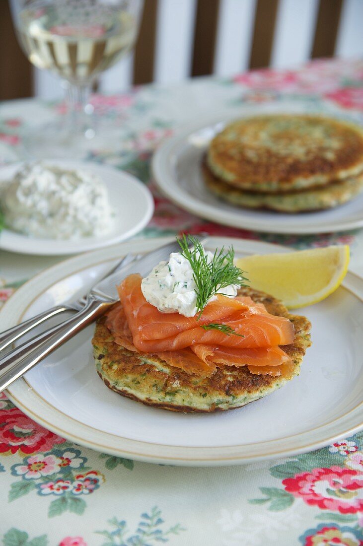 Spinach and cheese pancakes with salmon and herb cream