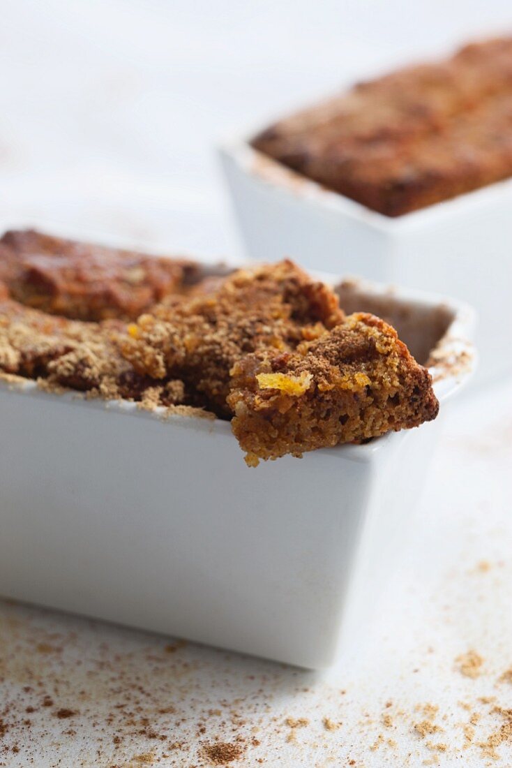 Poppy seed cake with ginger and cinnamon